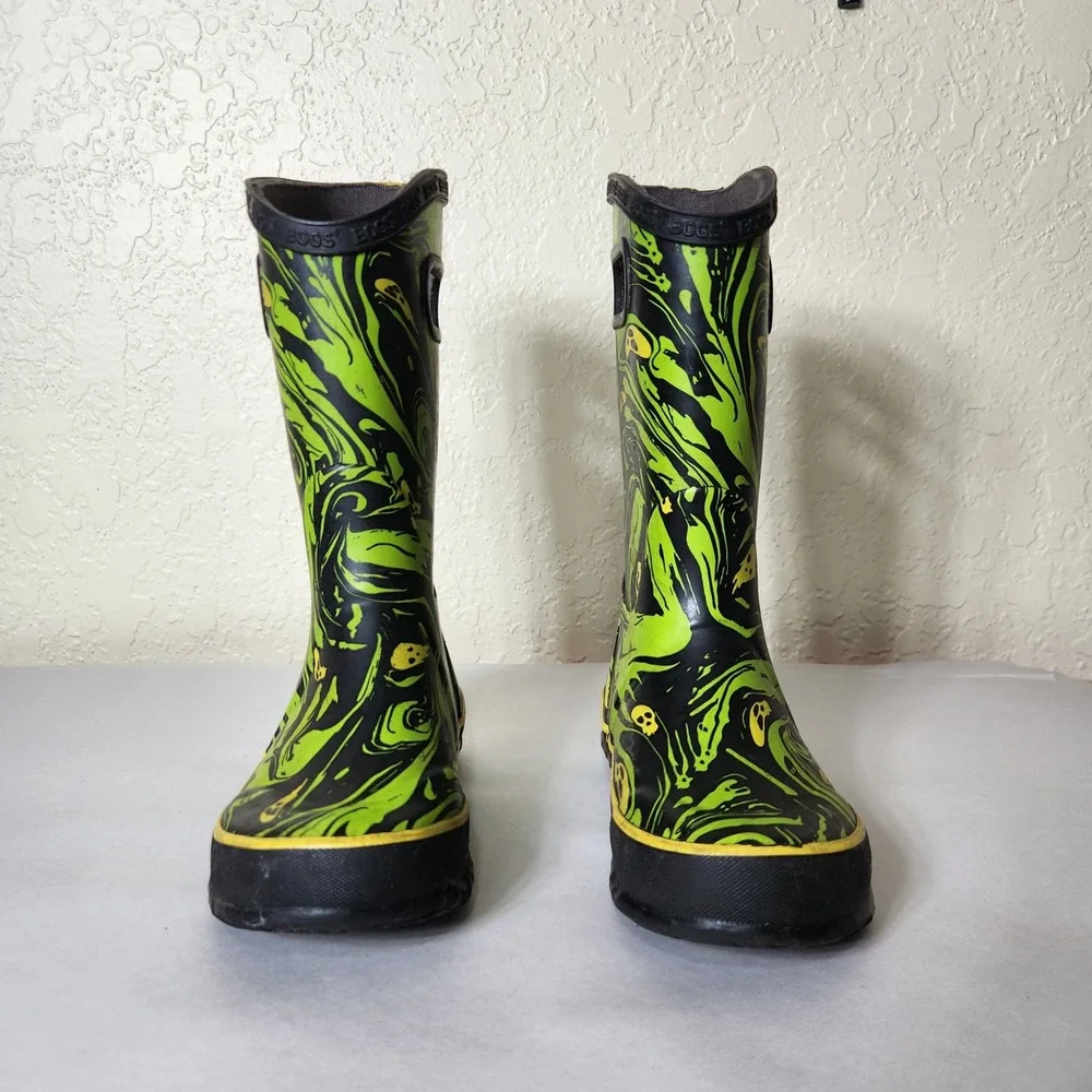 Bogs Classic Spooky Kids Rain Boots Neon Green Black Skulls Waterproof Size 12